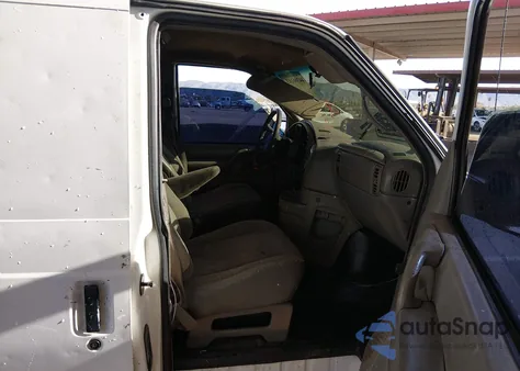 2004 Chevrolet Astro z USA, uszkodzony, nr VIN 1GCDM19X74B128046